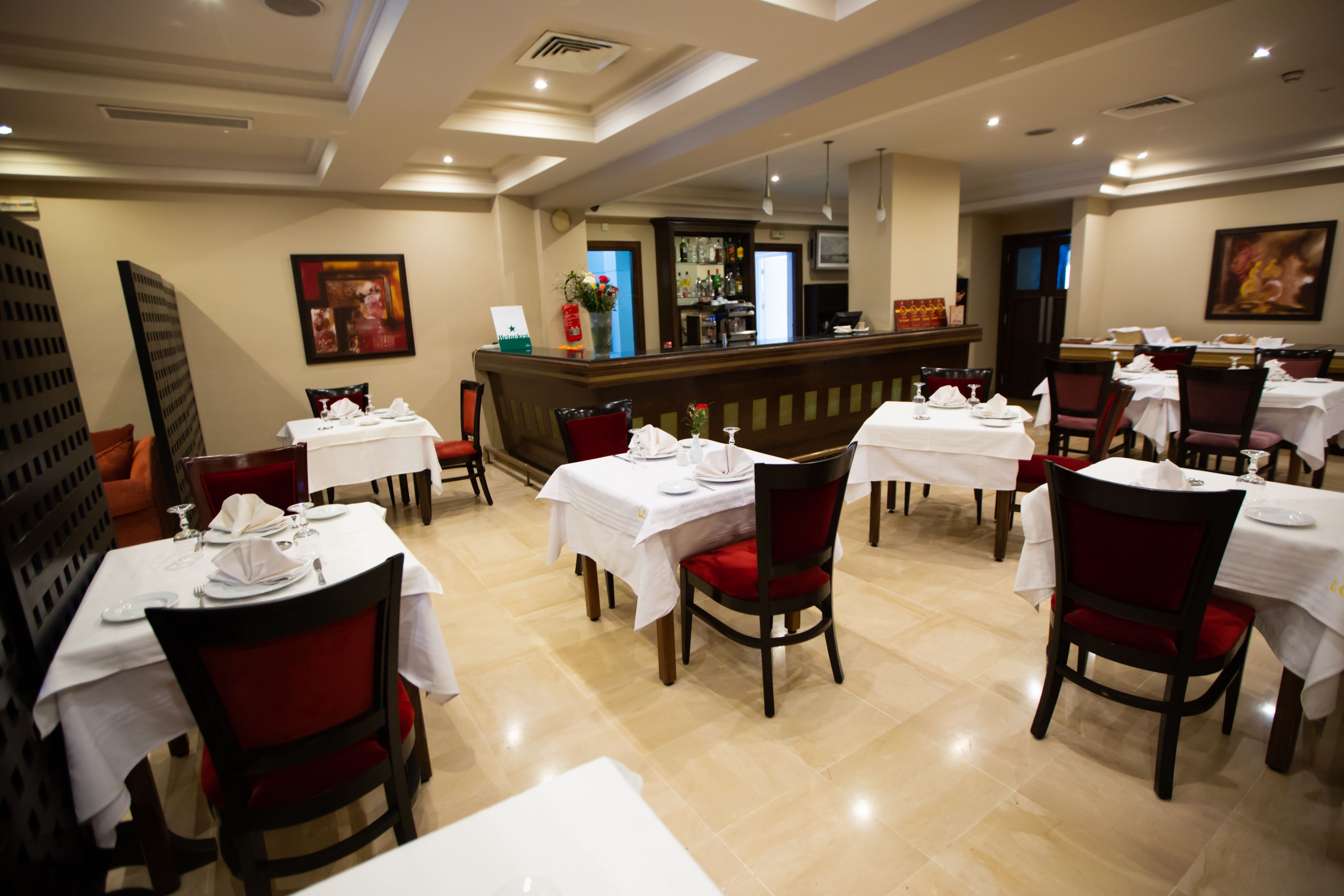 breakfast, lunch, dinner served; international cuisine