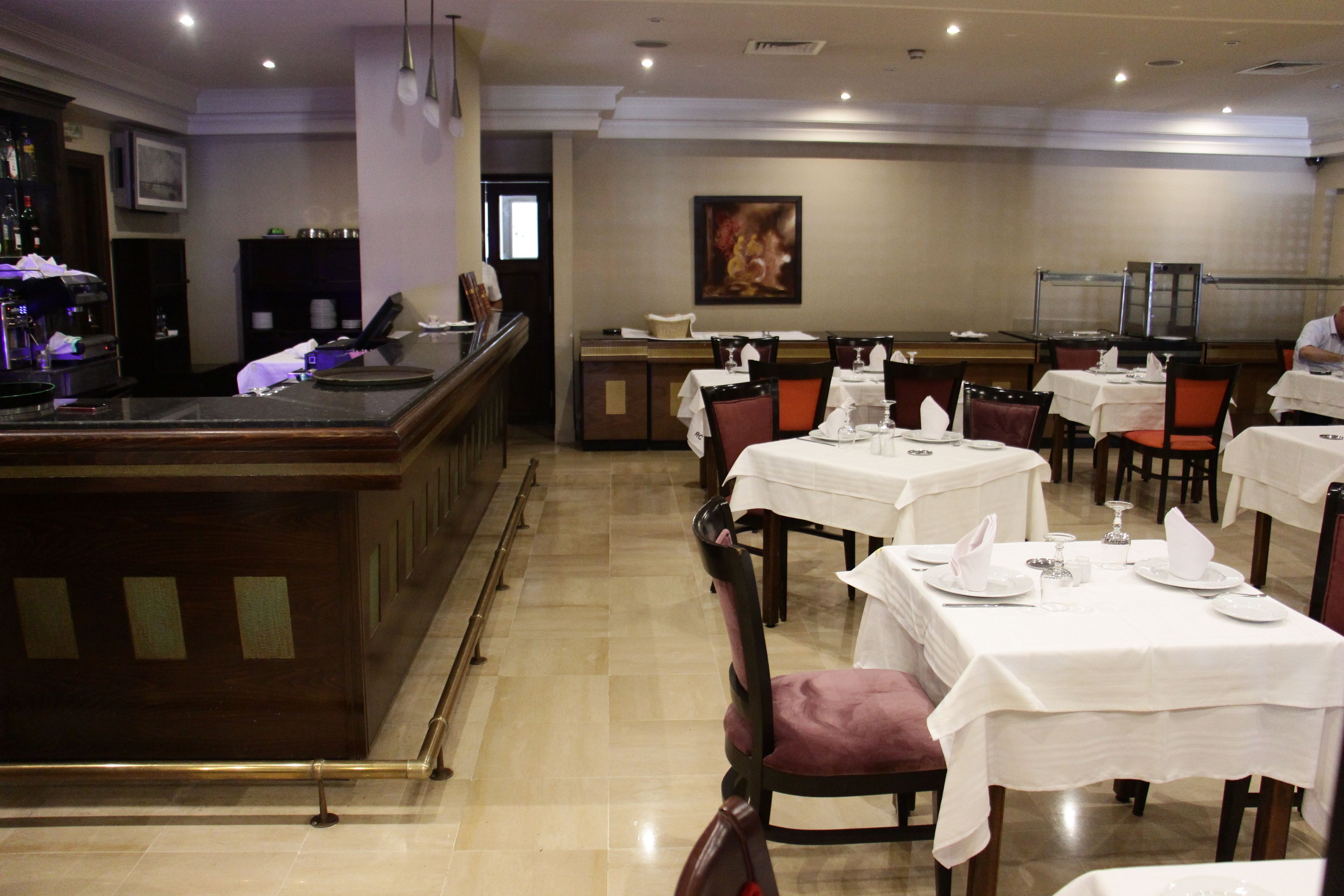 breakfast, lunch, dinner served; international cuisine