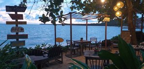 Breakfast, lunch, dinner served; Brazilian cuisine  - Pousada Vila Anaua (Japaratinga)