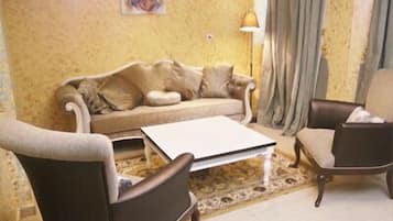 Suite | Living room | Flat-screen TV