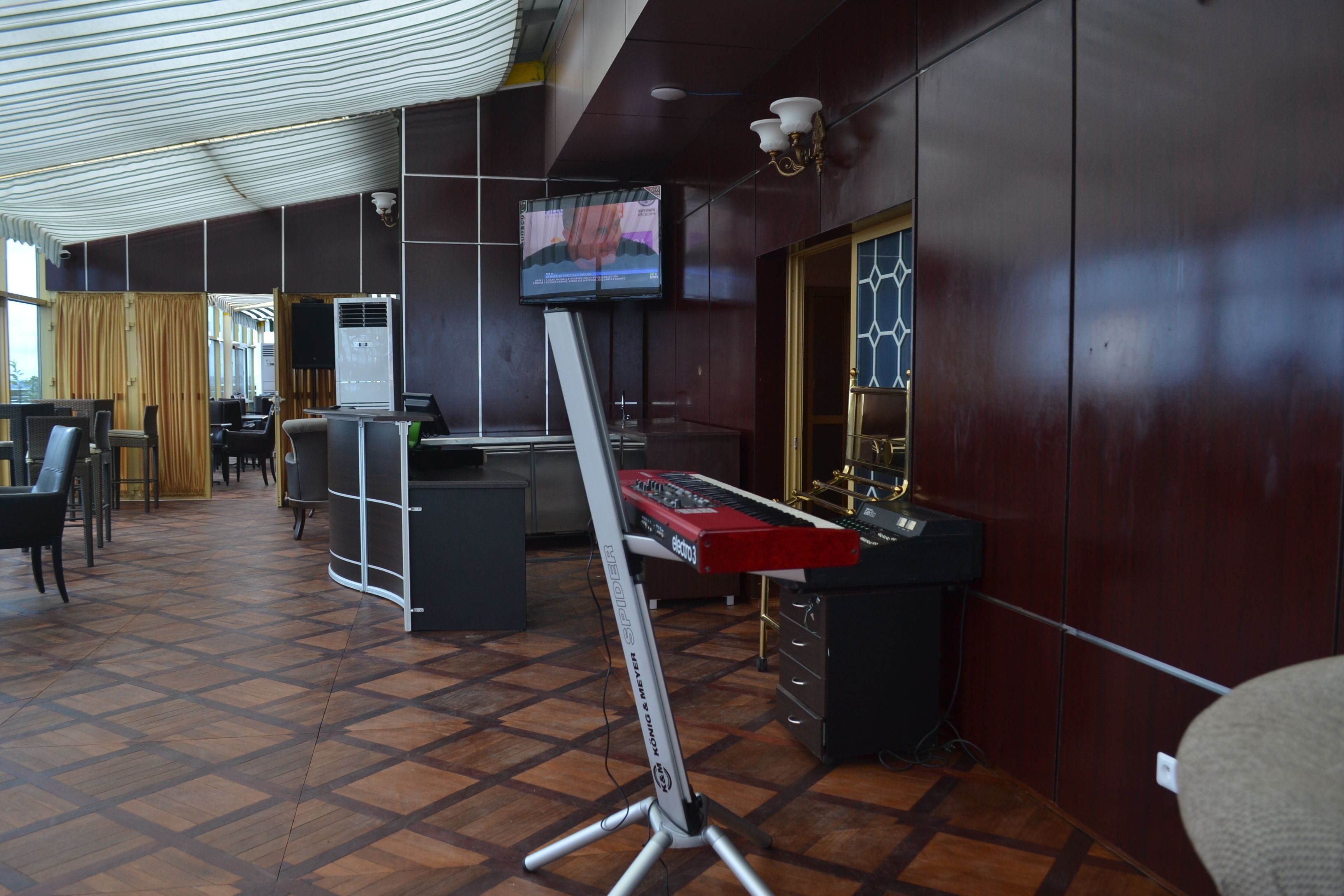 breakfast served, local and international cuisine, al fresco dining