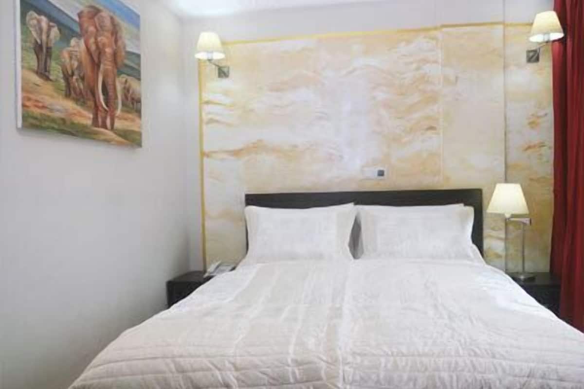 suite | premium bedding, in-room safe, desk, blackout curtains