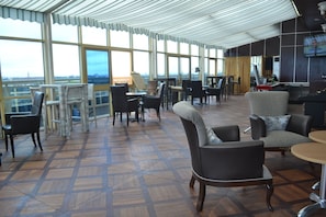 Breakfast, lunch and dinner served - Noubou International Hotel (Douala)
