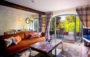 Superior-Suite, 1 Schlafzimmer, Gartenblick | Wohnbereich