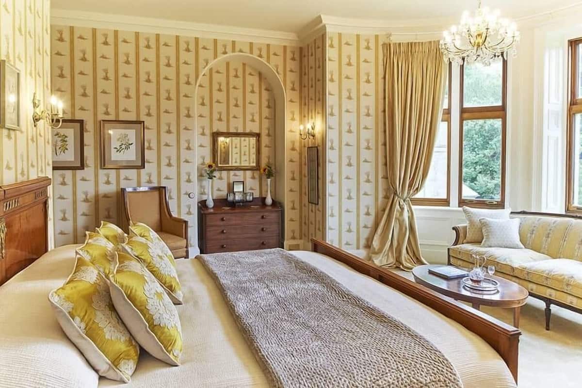 superior suite | egyptian cotton sheets, premium bedding, memory-foam beds, in-room safe