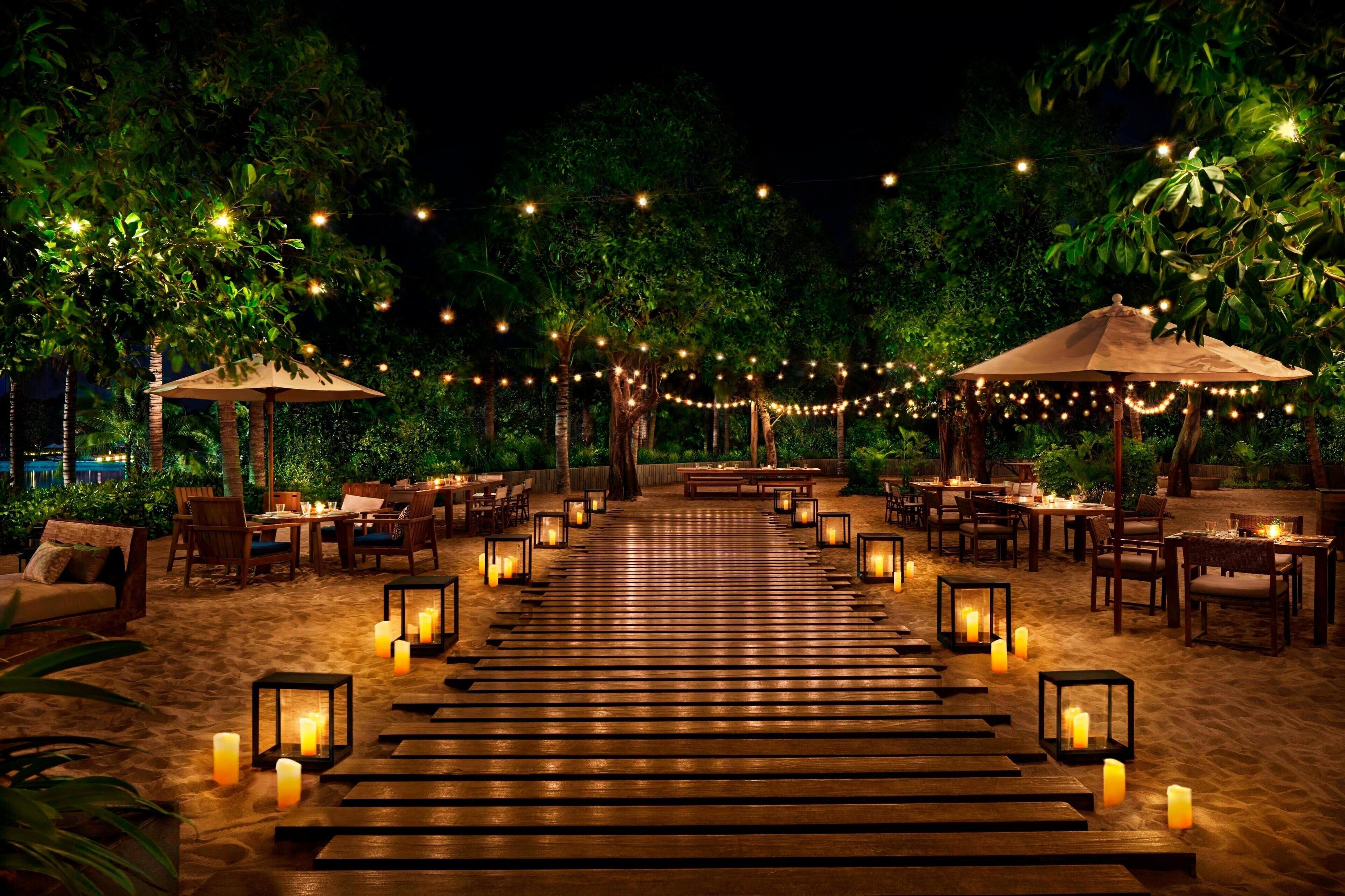 4 restaurants, breakfast, lunch, dinner served; Chinese cuisine