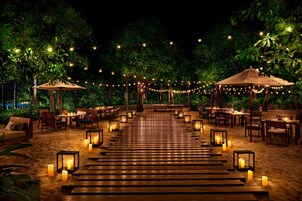 4 间餐厅，供应早餐、午餐和晚餐，中国菜