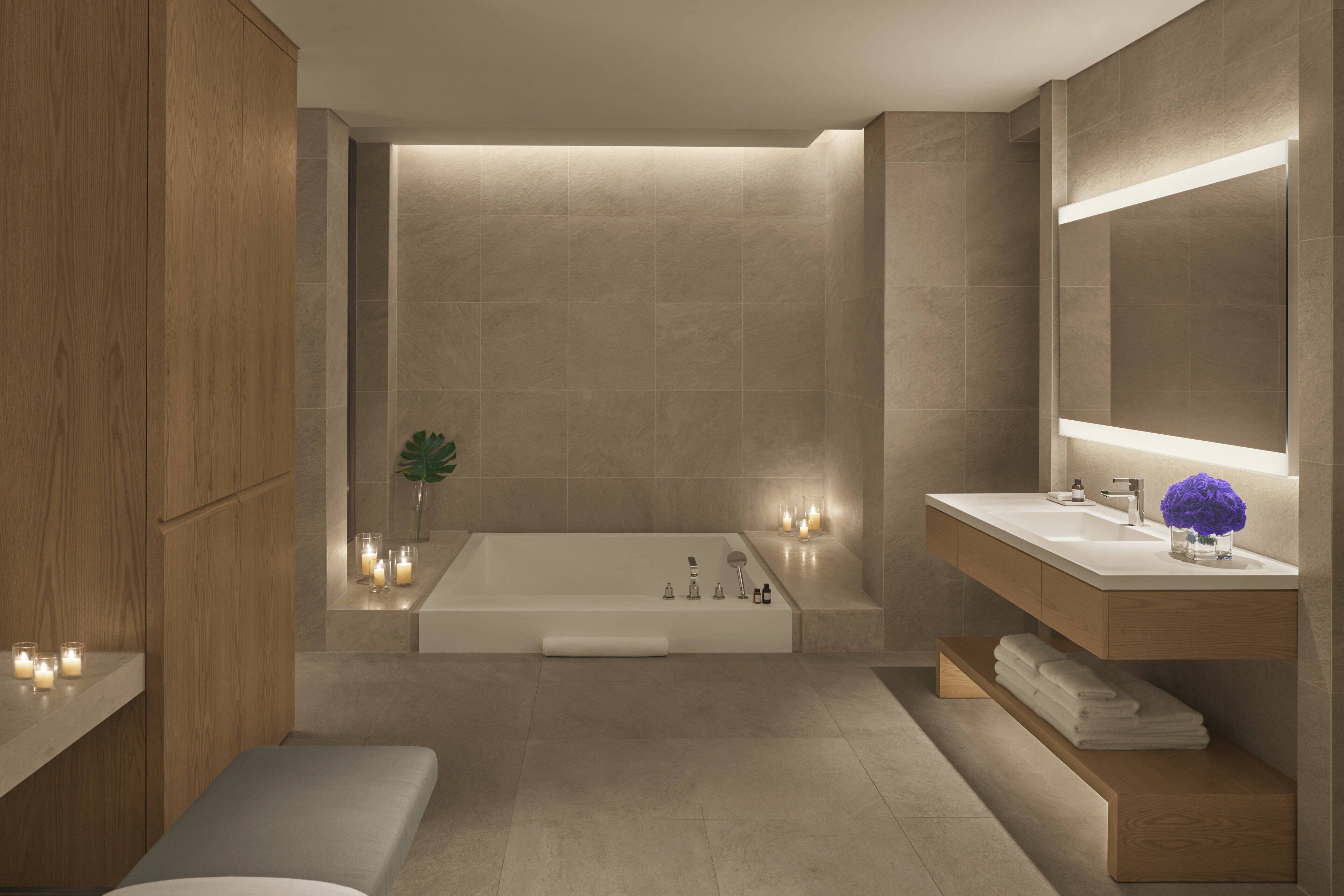 separate bathtub and shower, jetted bath, designer toiletries