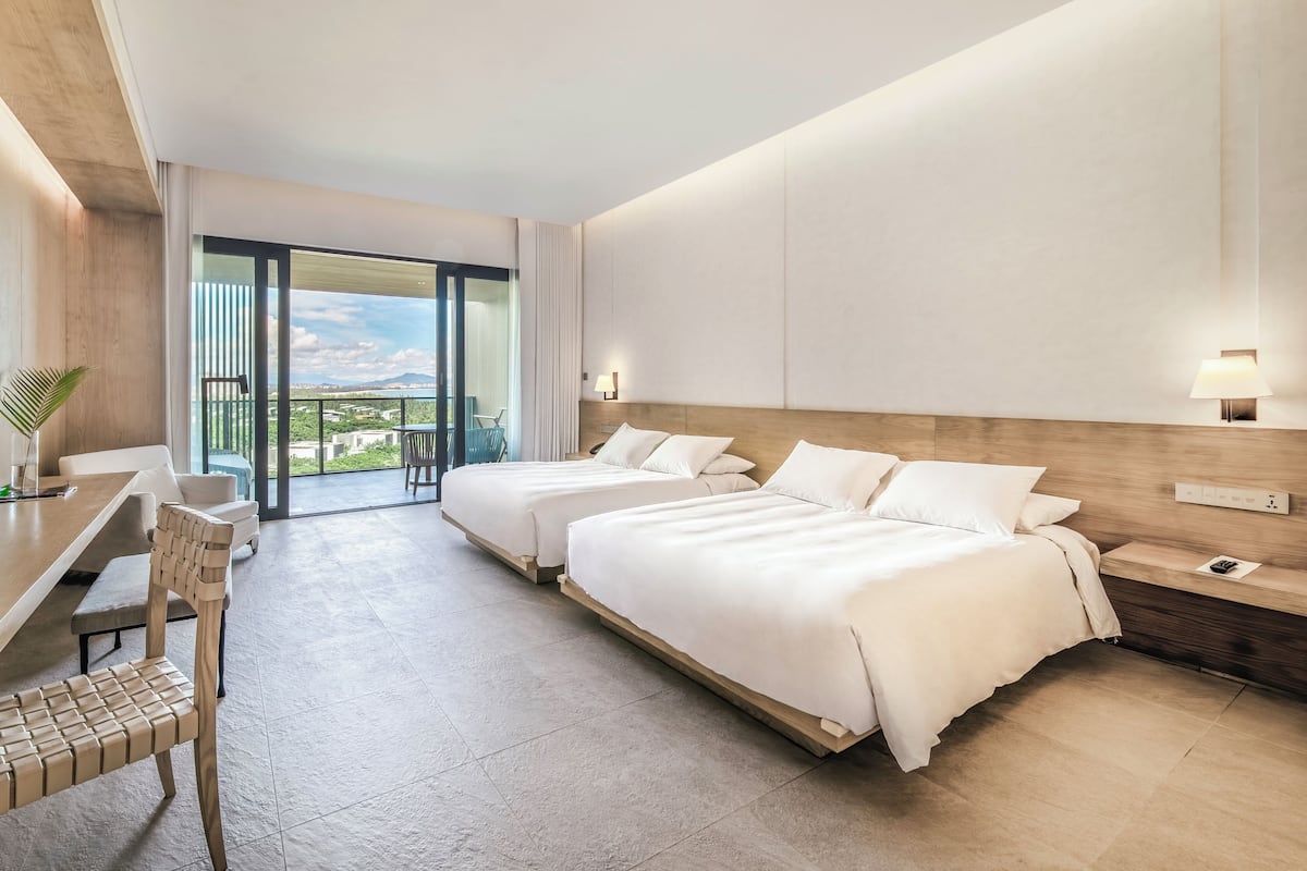 1 bedroom, premium bedding, down comforters, minibar