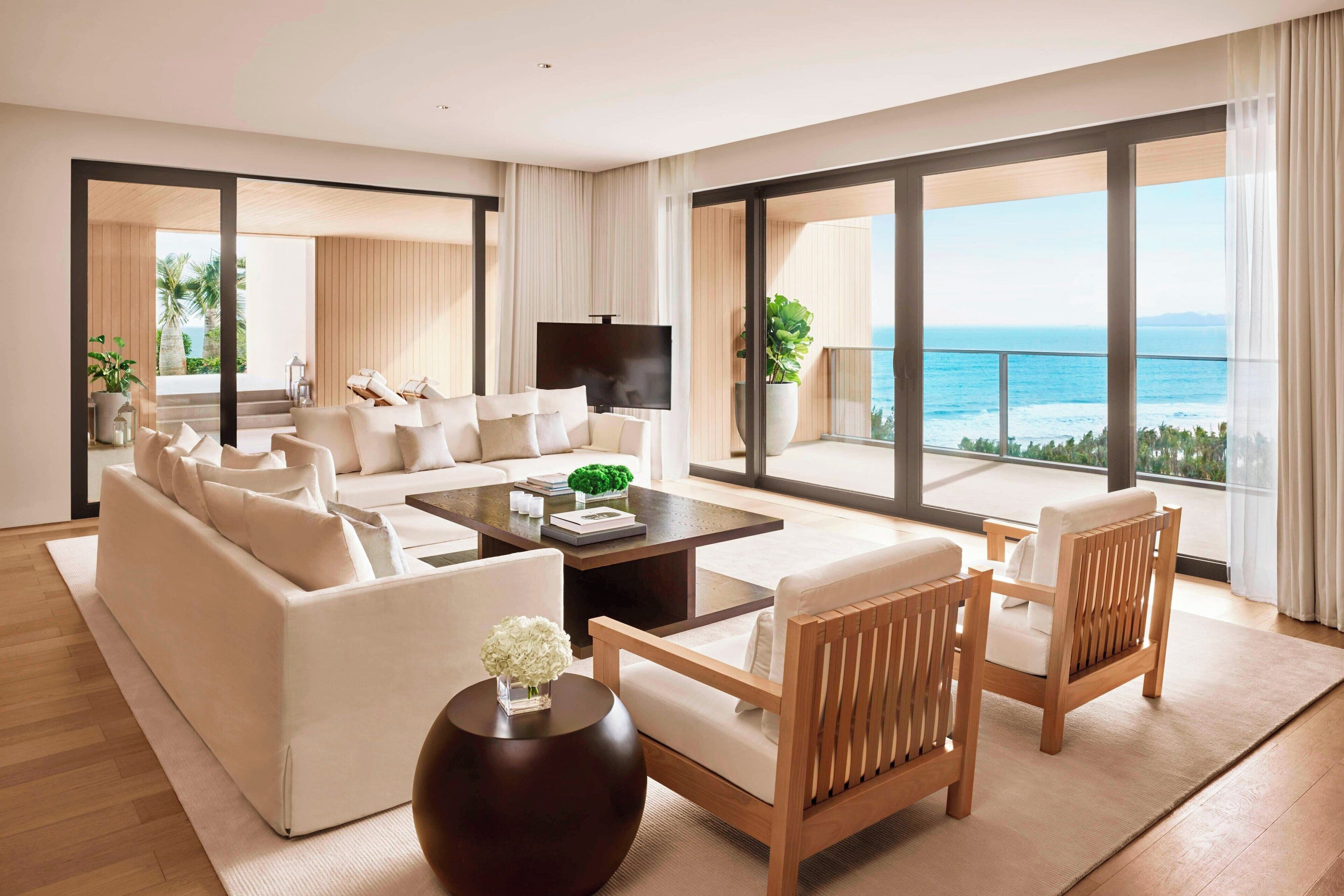 高档床上用品、羽绒被、迷你吧、客房内保险箱