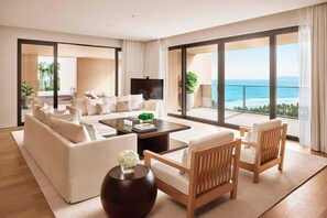 Ropa de cama de alta calidad, cubrecamas y minibar 