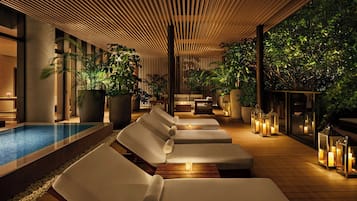 5 outdoor pools, pool umbrellas, sun loungers