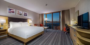 Minibar, safe på rommet, skrivebord og skrivebord for bærbar PC