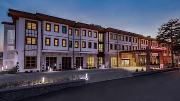 Experience the charm of this traditional hotel, featuring a symmetrical facade with evenly spaced windows and a central entrance.