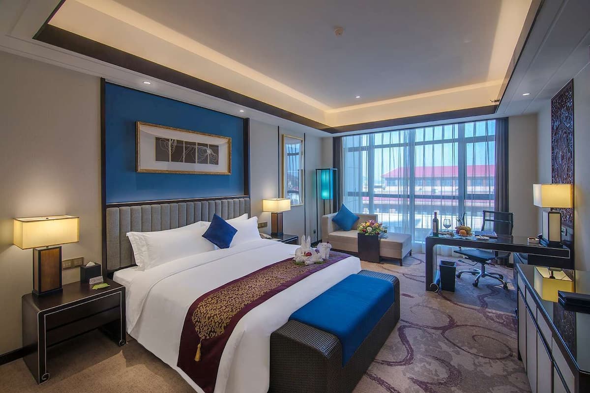Minibar, in-room safe, iron/ironing board, free WiFi