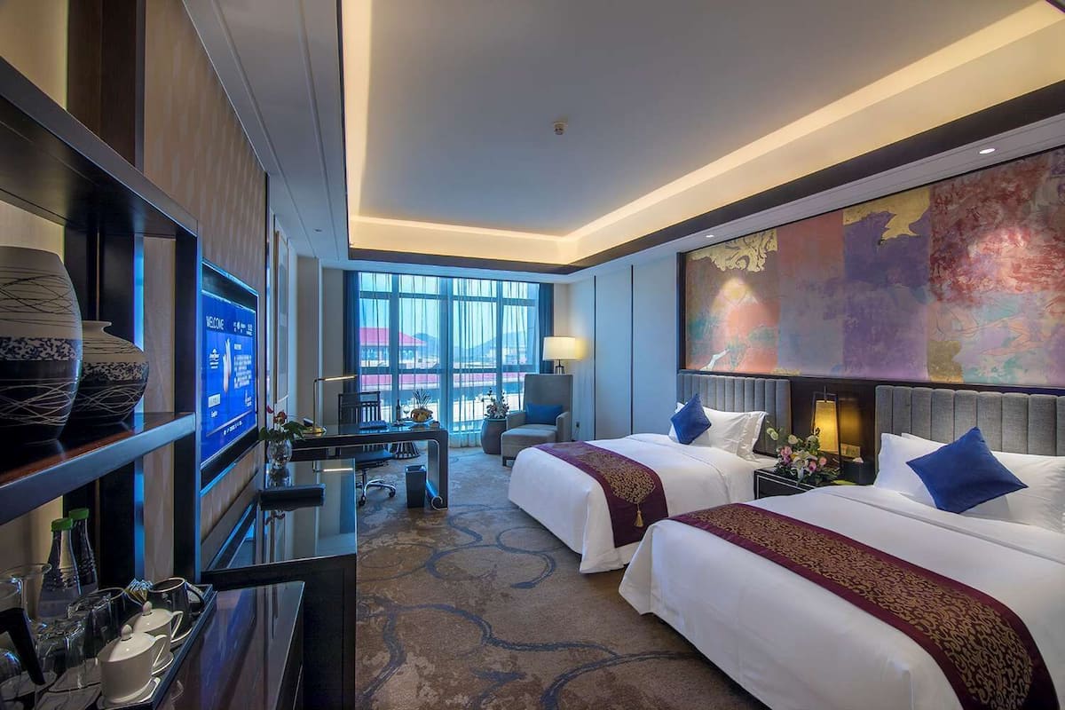 Minibar, in-room safe, iron/ironing board, free WiFi