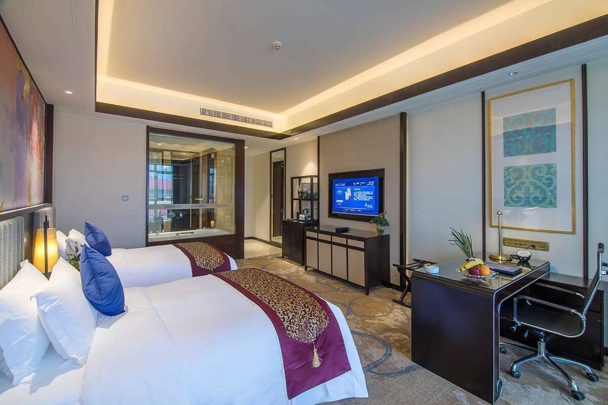Minibar, in-room safe, iron/ironing board, free WiFi