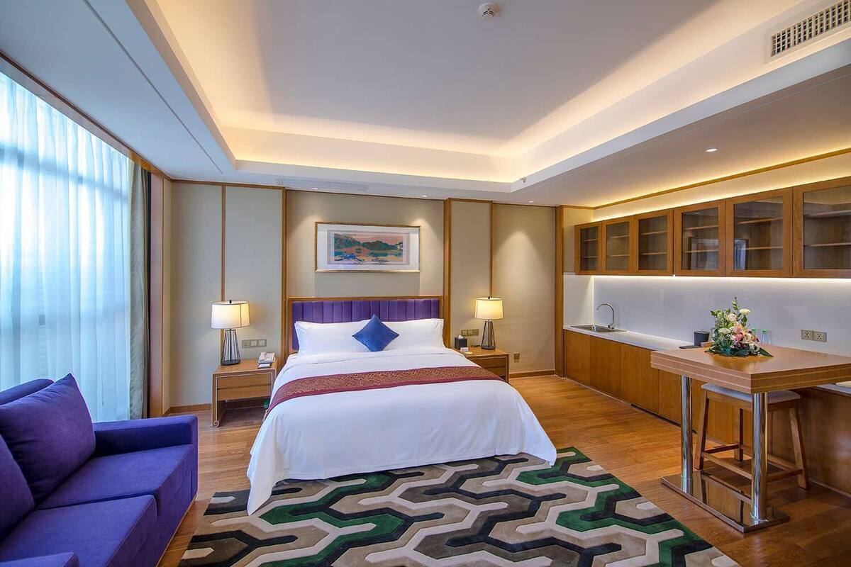 Minibar, in-room safe, iron/ironing board, free WiFi