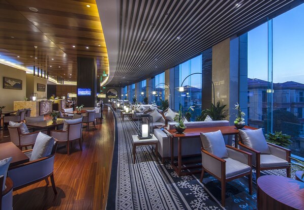 2 restaurants, breakfast, lunch, dinner served; international cuisine - Howard Johnson Qunsheng Plaza Guizhou (Guiyang)