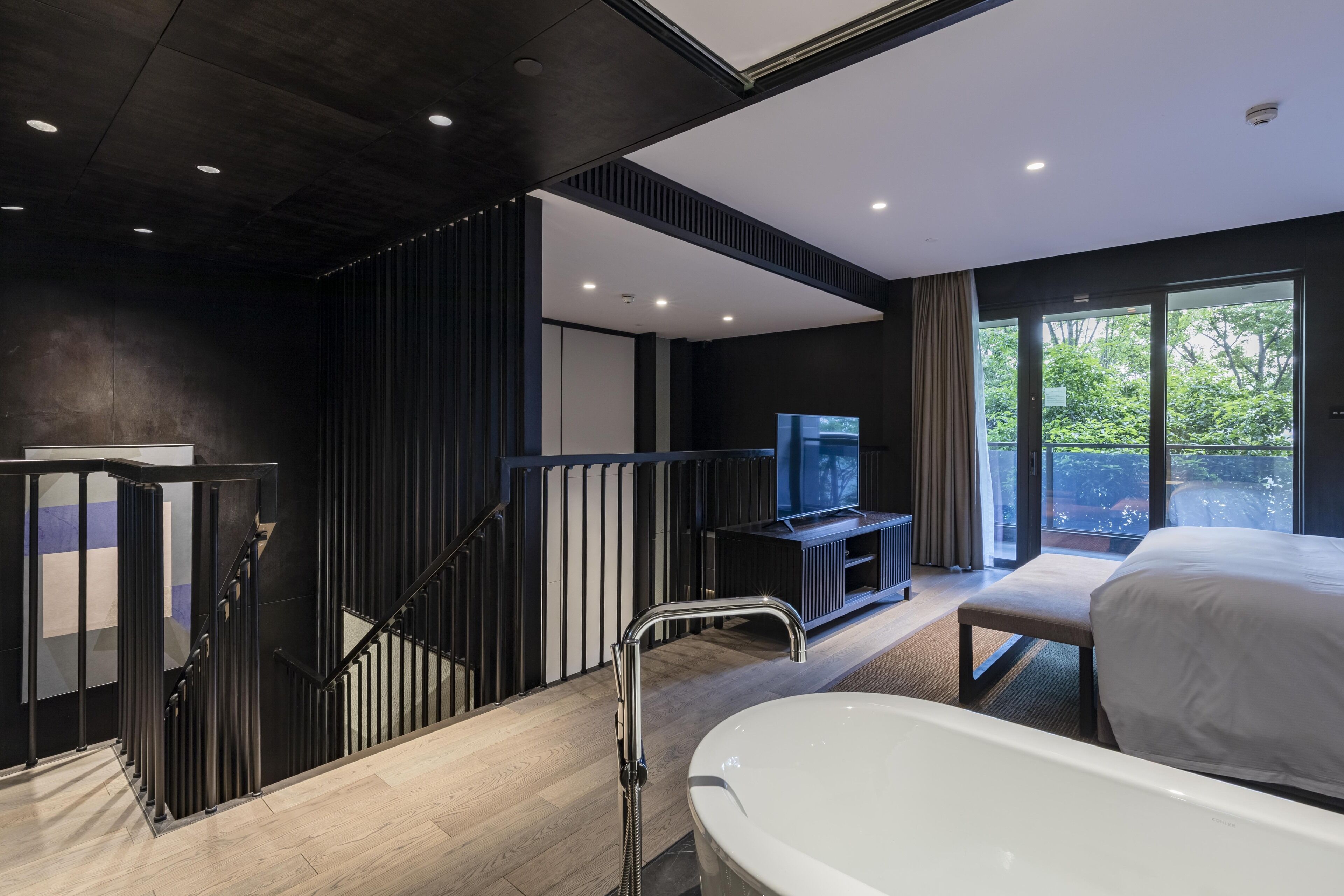 courtyard duplex family room - lounge access | bathroom | separate bathtub and shower, hydromassage showerhead, free toiletries