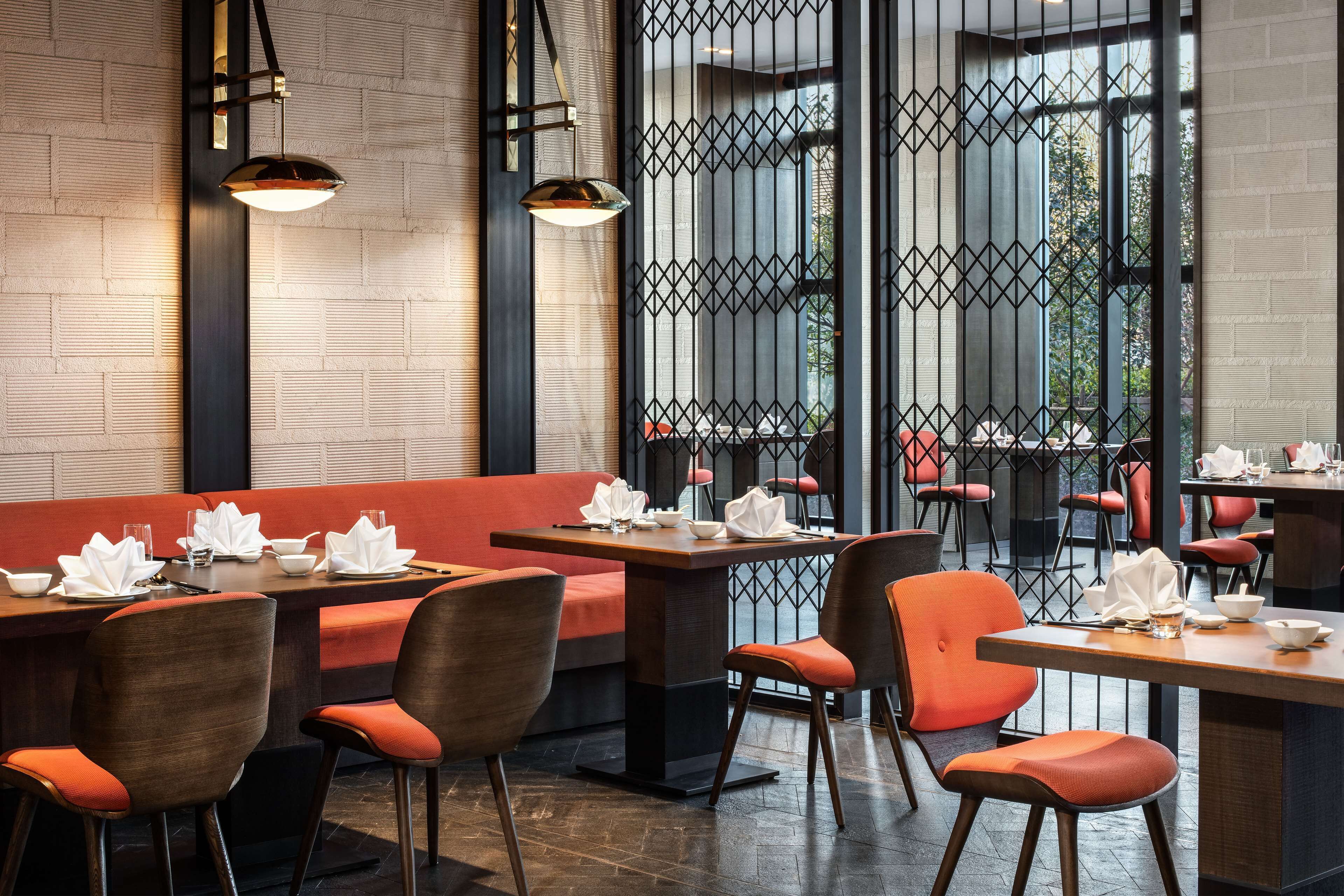 3 restaurants, breakfast, lunch, dinner served; chinese cuisine