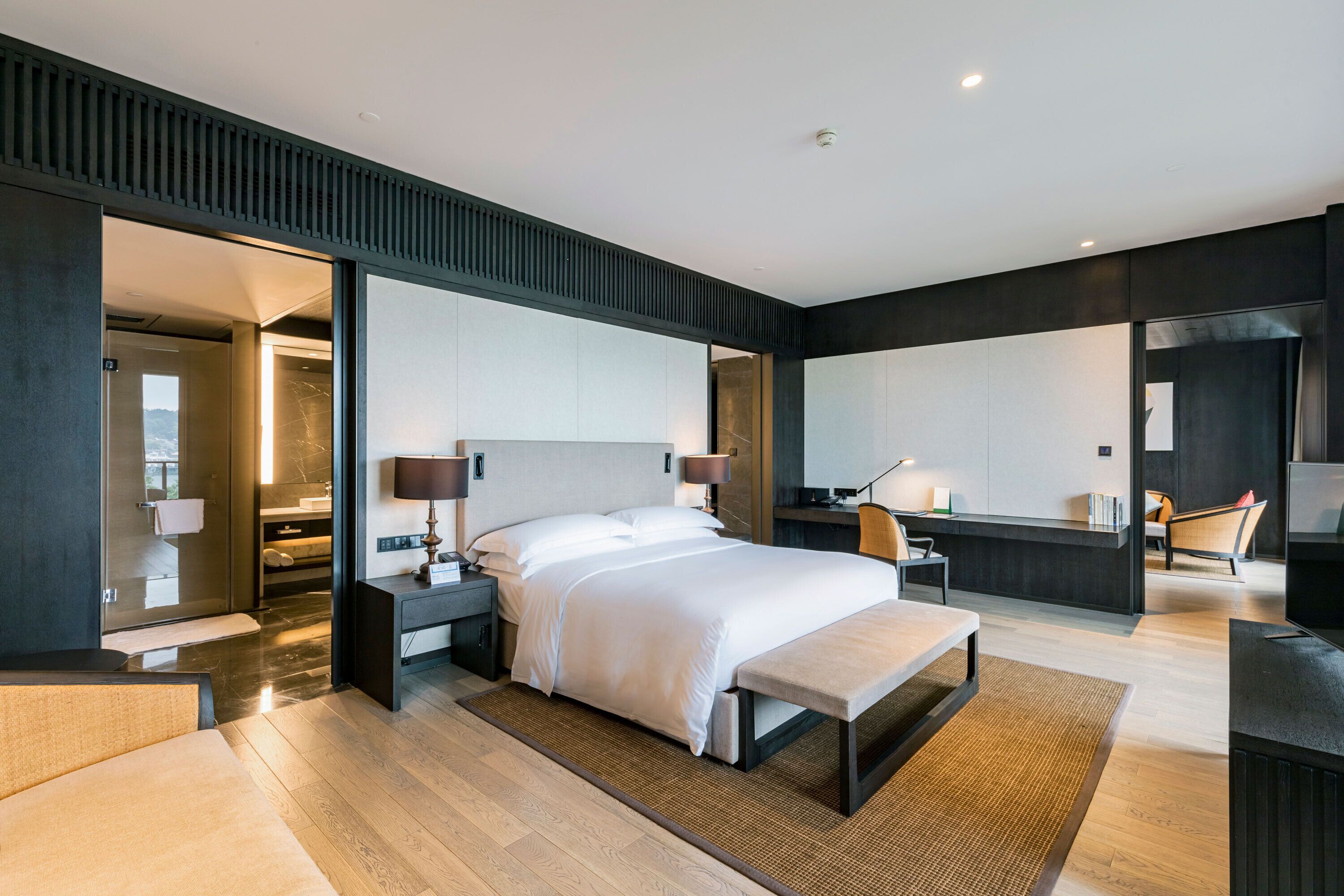 Bar mini, peti besi dalam bilik, meja, ruang kerja komputer riba 