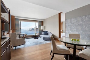 Minibar, in-room safe, desk, laptop workspace - Kerry Hotel Hong Kong by Shangri-la (Kowloon)