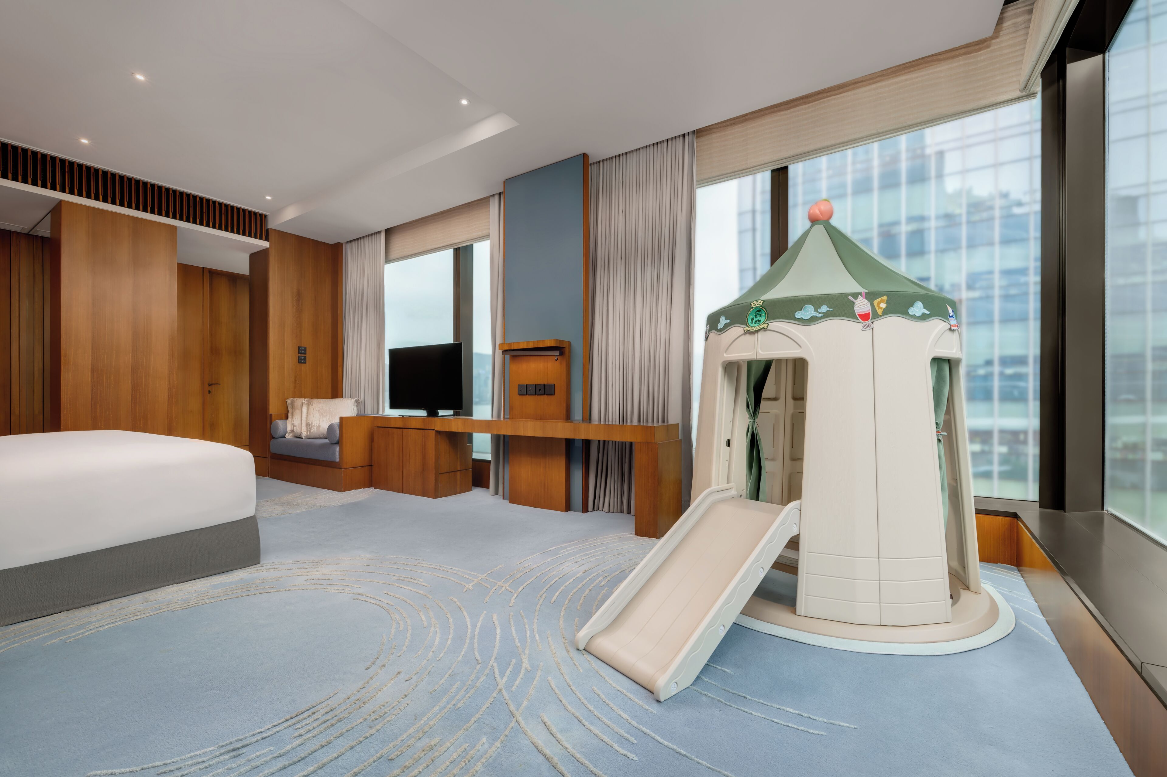 Family Room, City View (Questers Premier)