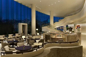 2 bars/lounges, poolside bar