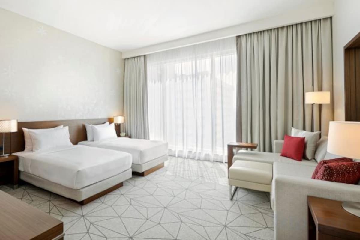 Premium bedding, pillowtop beds, minibar, in-room safe