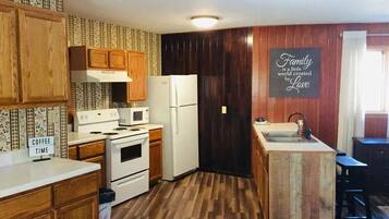 Mary's Valley View, Deluxe 1 Bedroom, Kingbed, Valley View, Upstairs Unit | Private kitchen | Fridge, microwave, oven, stovetop