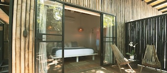 La Negra Surf Hotel & Soda