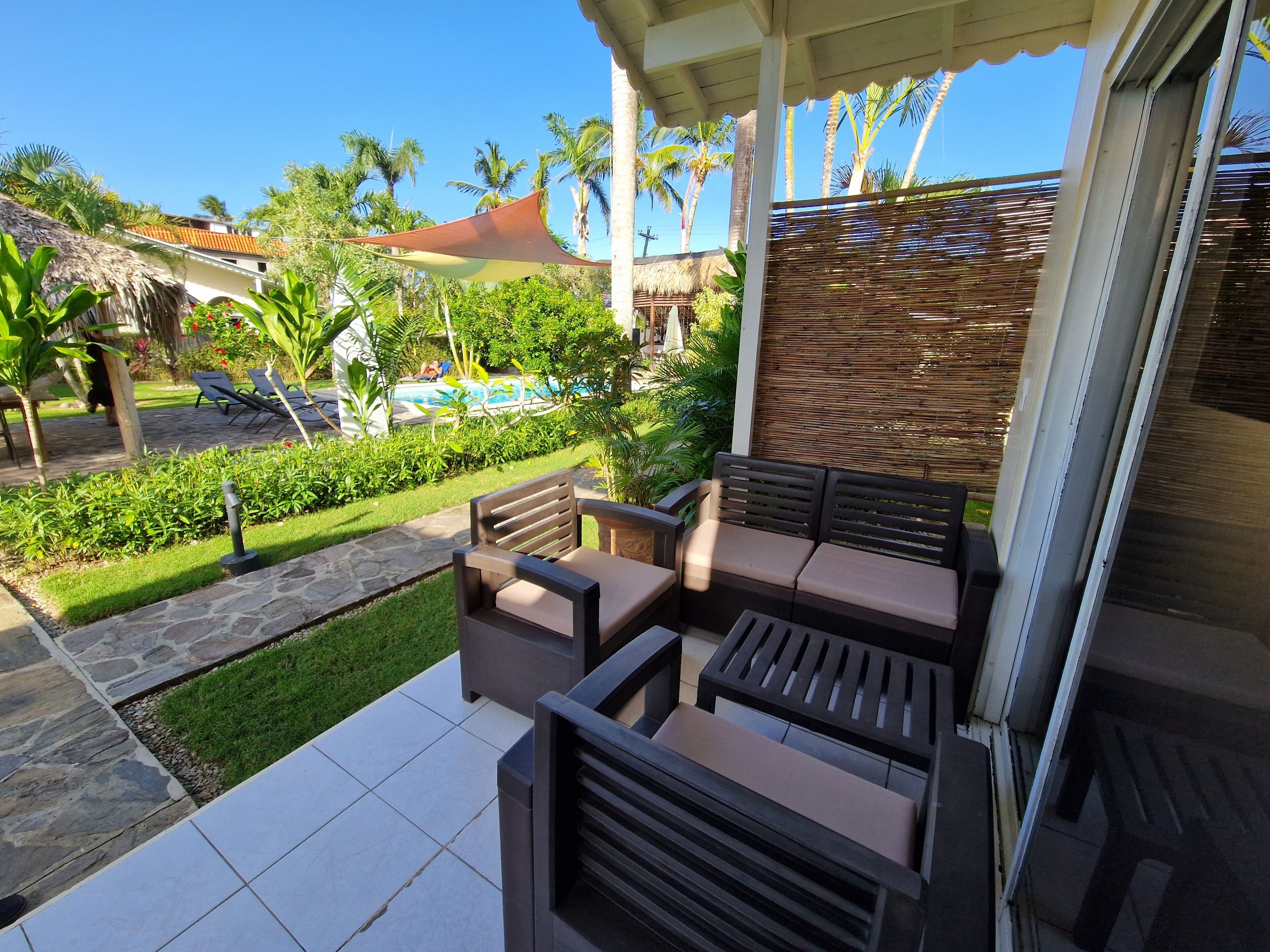 Bungalow, 2 habitaciones, cocineta, vista a la alberca | Terraza o patio