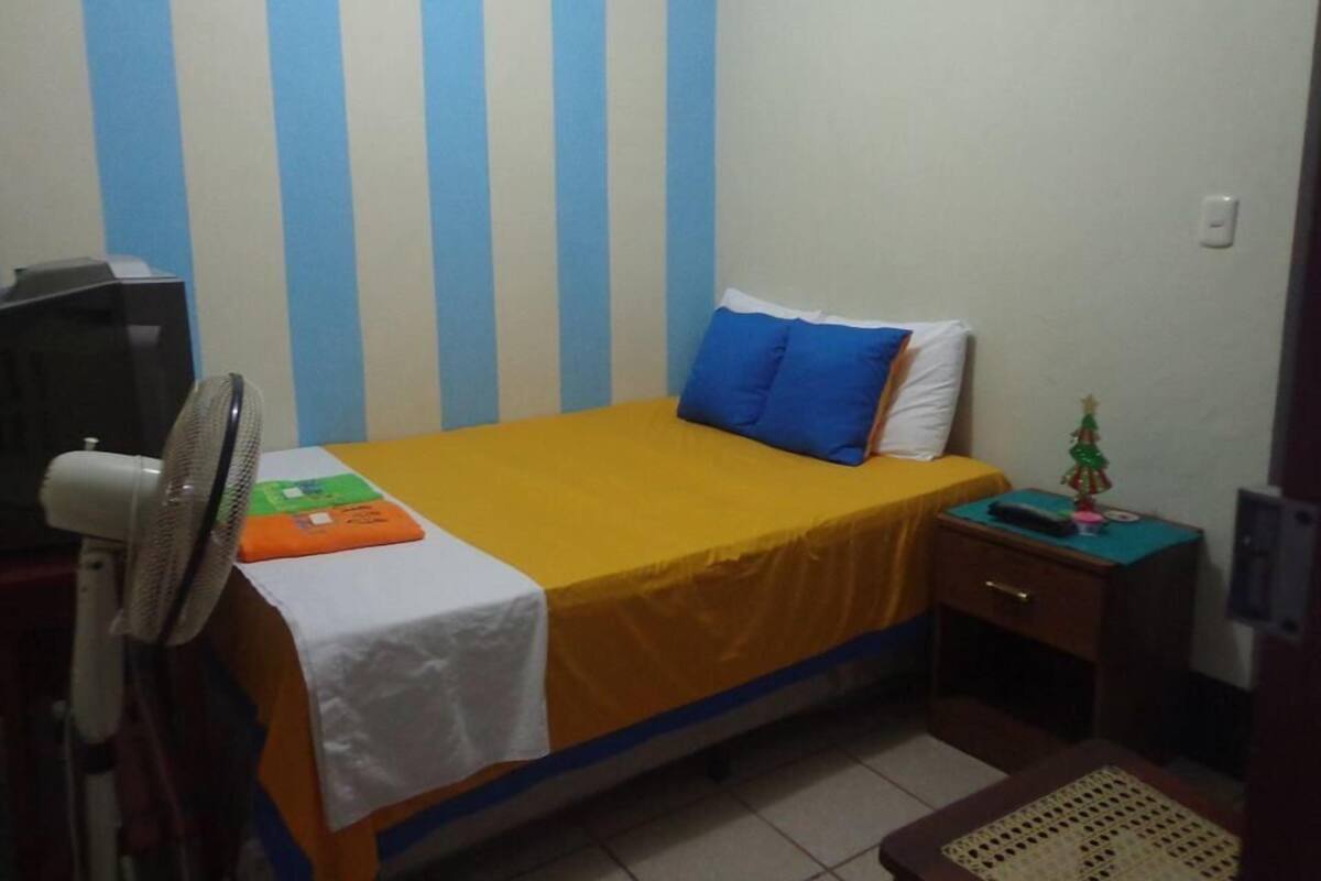 Habitación triple básica, baño privado, torre | 1 habitación y wifi gratis