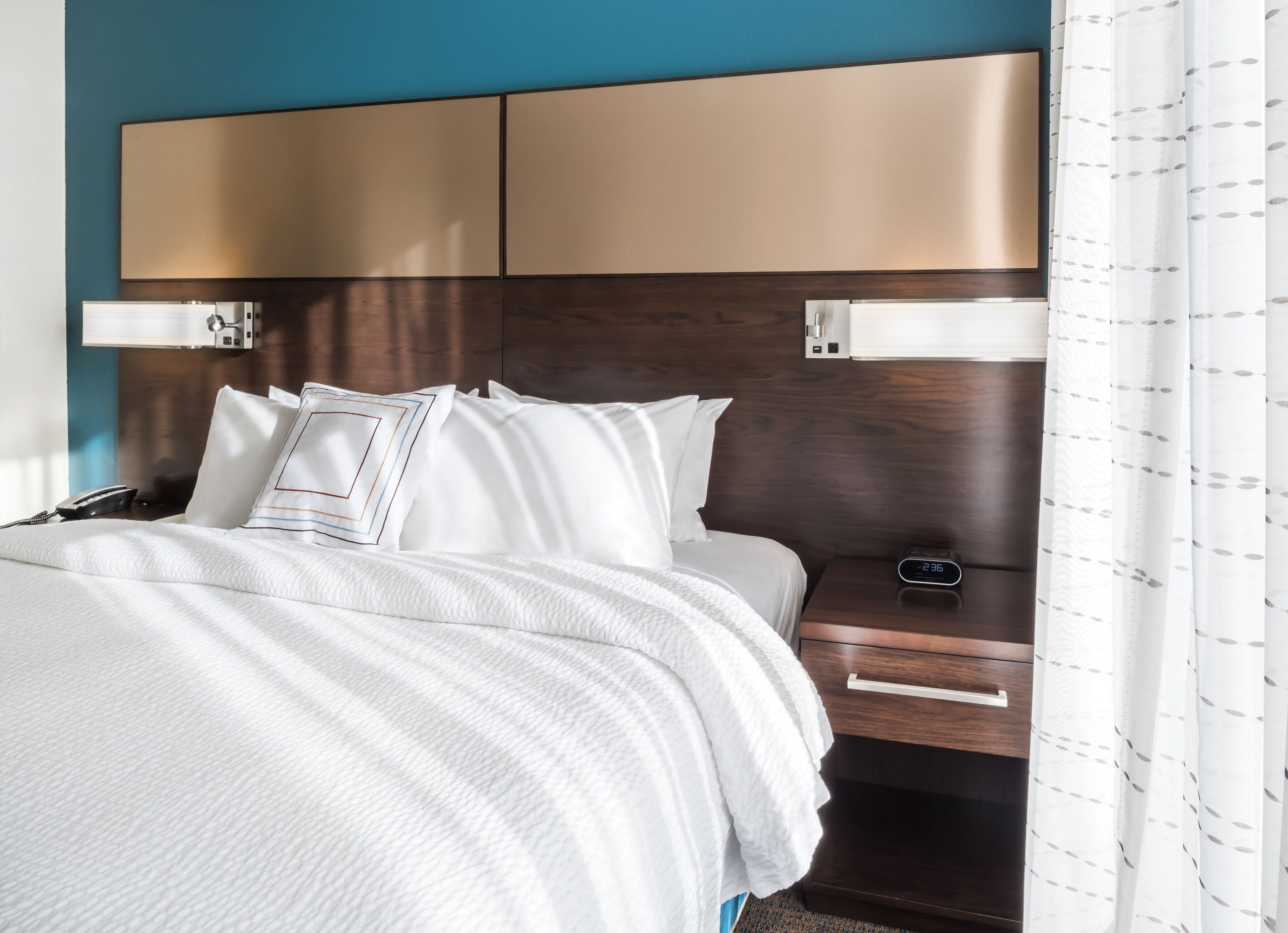 suite, 1 bedroom | desk, blackout curtains, iron/ironing board, free cots/infant beds