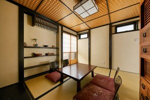Japanese Style Town House (Beds + Futons) | Desk, free WiFi, bed sheets - Kikyo-an (Kyoto)