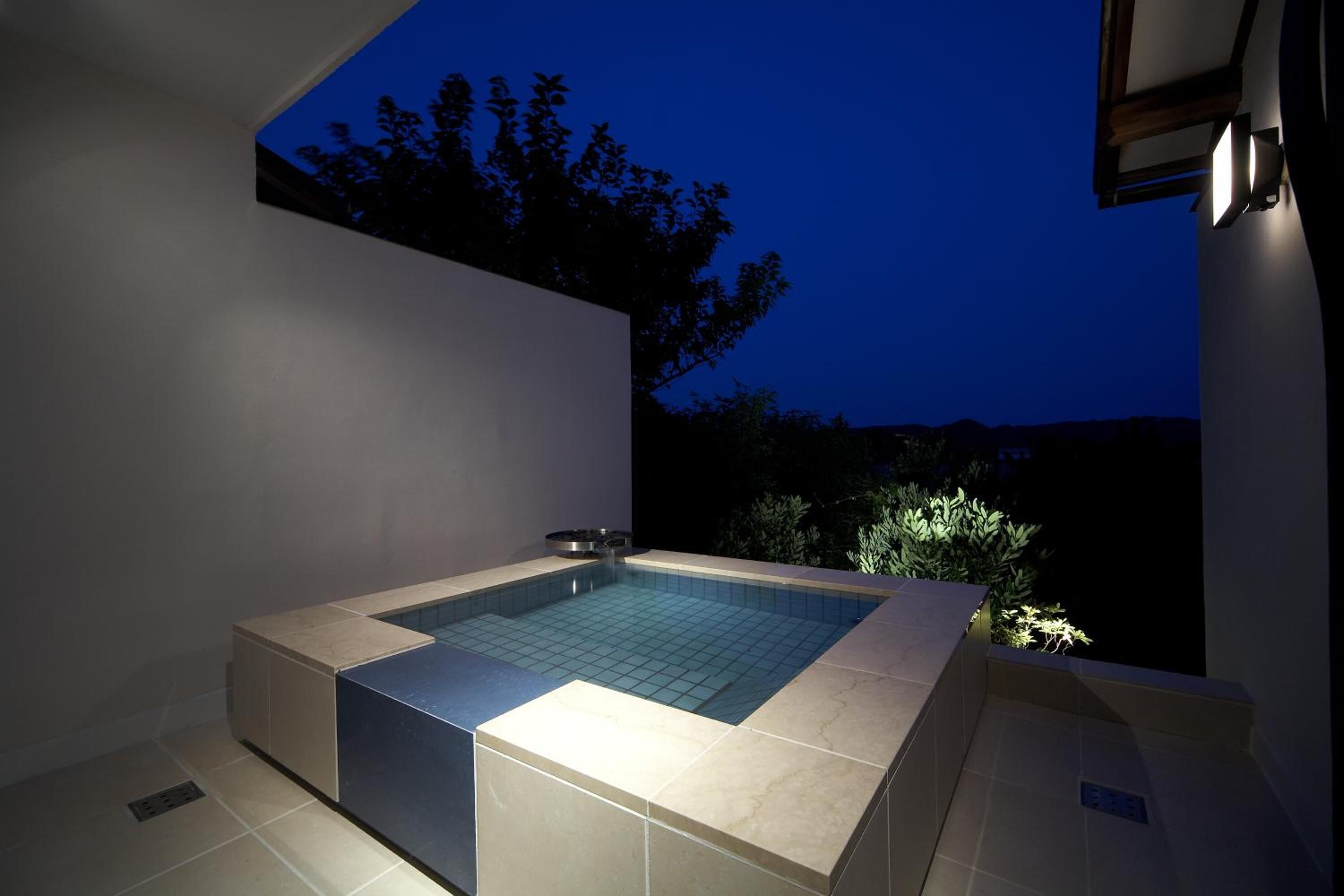 free toiletries, hair dryer, bathrobes, slippers