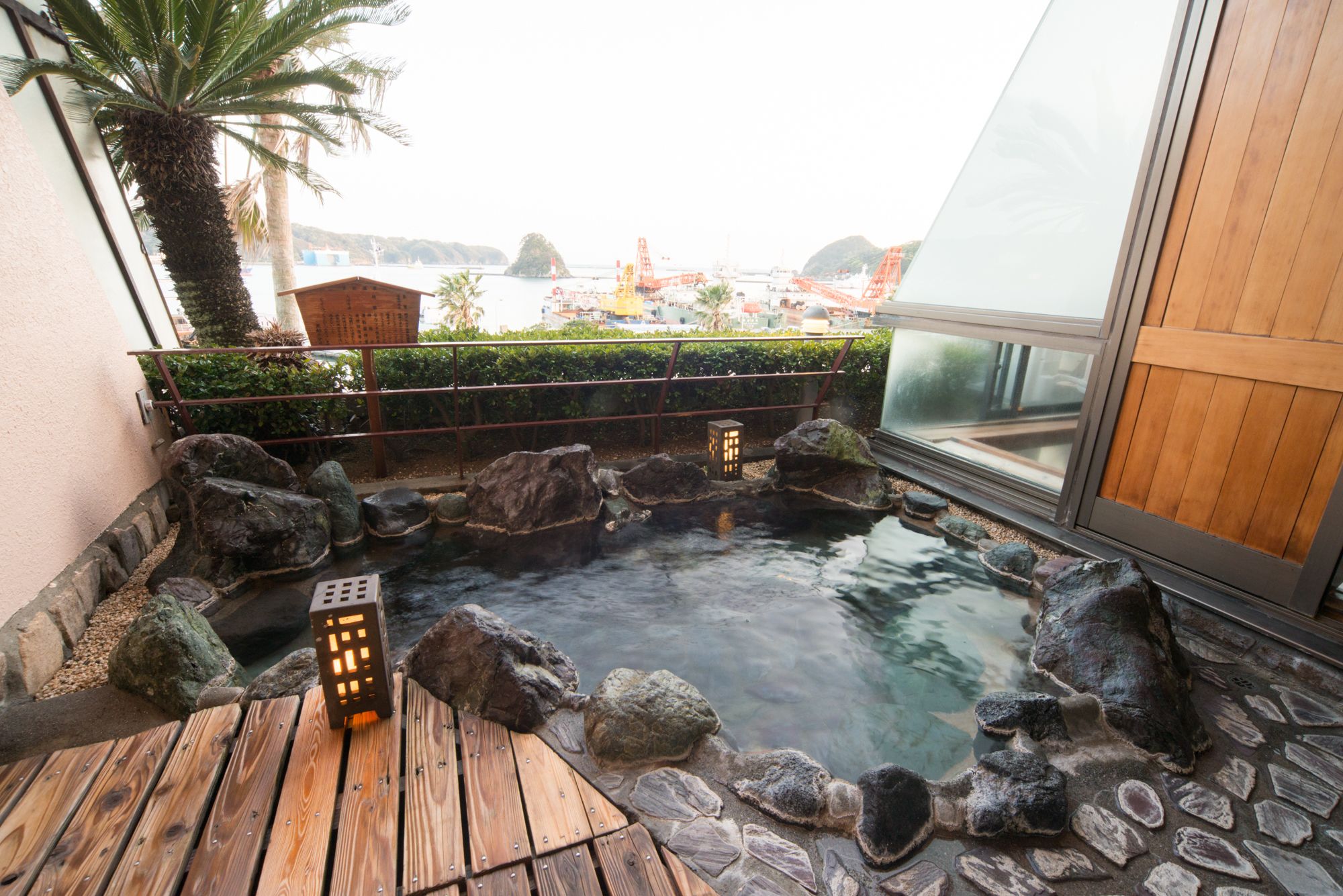 outdoor spa tub