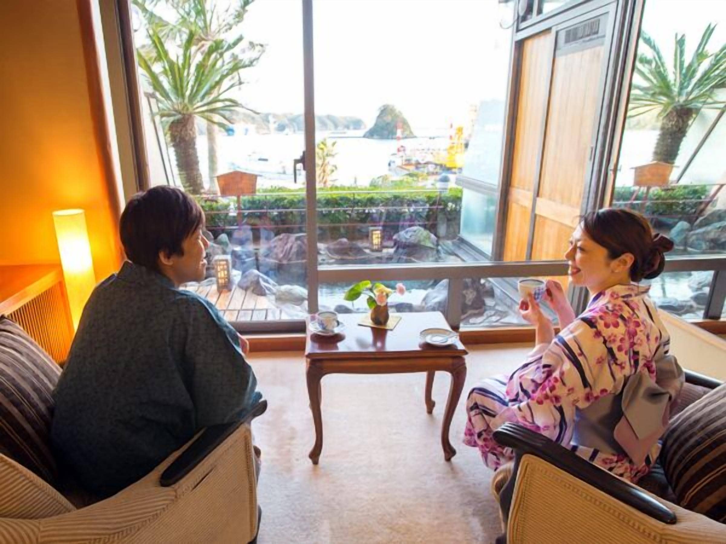 in-room safe, desk, soundproofing, free wifi