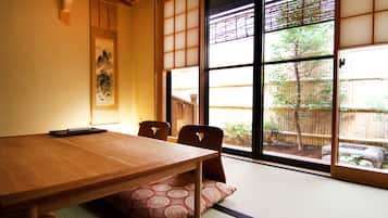 Japanese Style Townhouse (Beds + Futons) | Desk, free WiFi, bed sheets