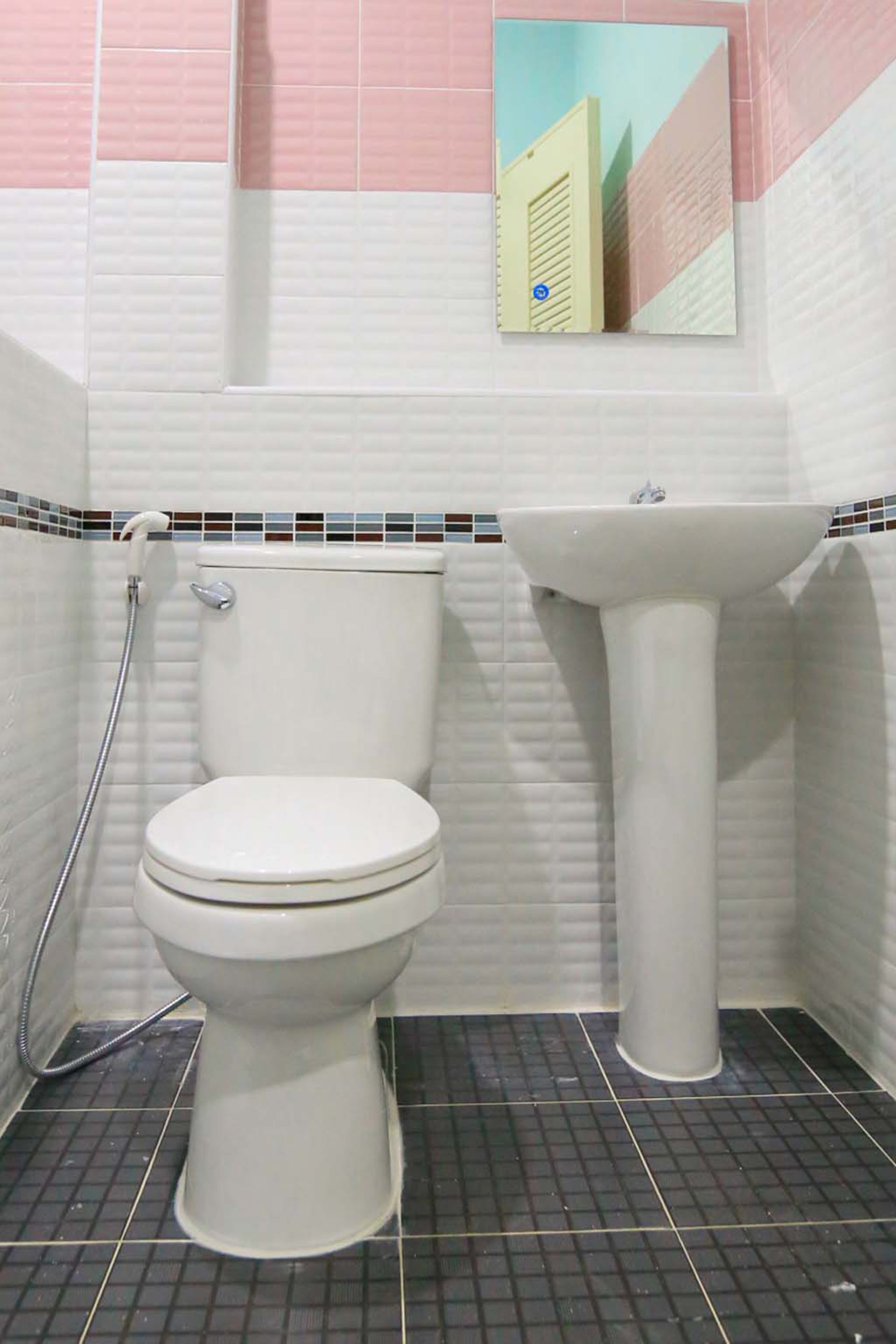 Standard Room - King Size Bed | Kylpyhuone | Suihku, ilmaiset hygieniatuotteet, pyyhkeet