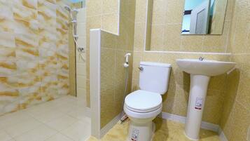 Ducha, artículos de tocador gratuitos, toallas