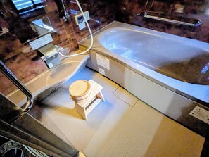 Casa tradicional (Higashi-no-tai) | Baño | Tina y regadera independientes y amenidades de baño gratuitas 
