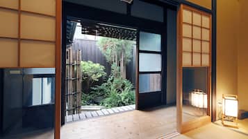 Japanese Style Townhouse - San-no-tsubone (Beds + Futons) | 3 bedrooms, down duvets, desk, free WiFi