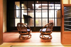 Traditional-Haus (Higashi-no-tai)