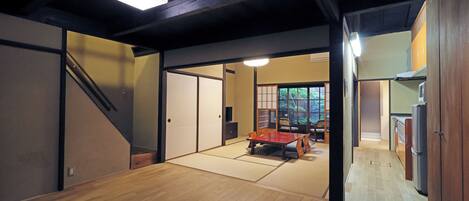 Nhà truyền thống (Nishi-no-tai) | Chăn bông, bàn, truy cập Internet không dây miễn phí, bộ trải giường