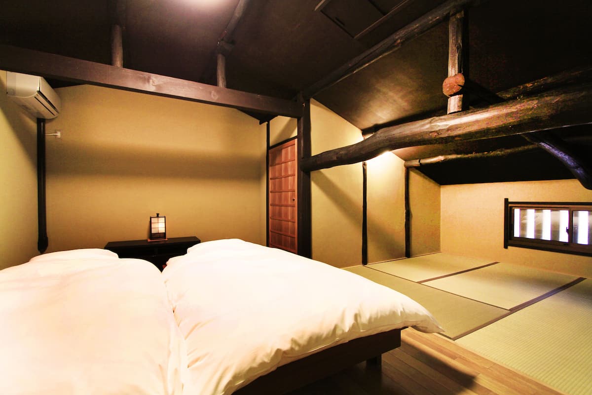 Japanese Style Townhouse - Nishi-no-tai (Beds + Futons) | 3 bedrooms, down comforters, desk, free WiFi