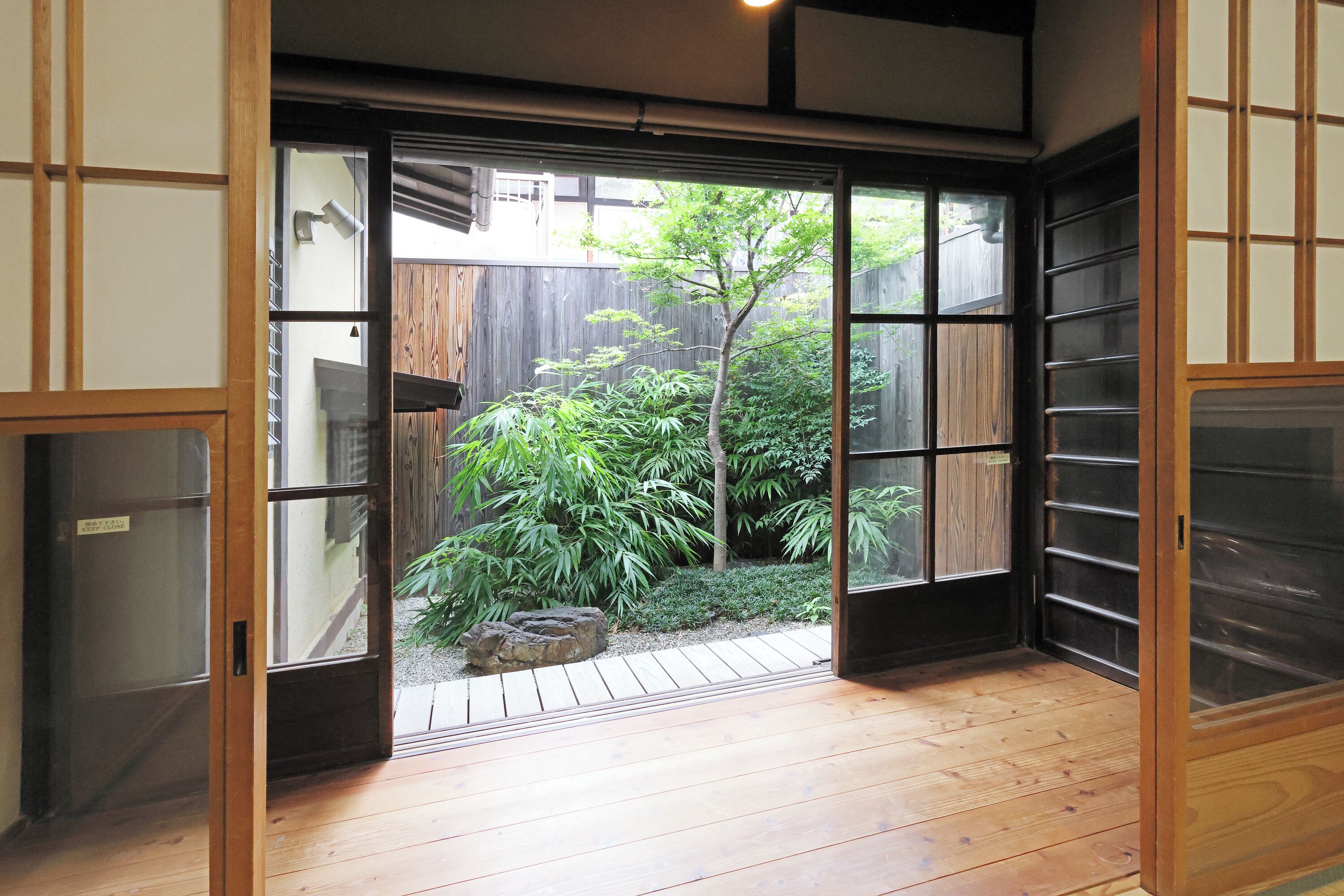 Japanese Style Townhouse - Higashi-no-tai (Beds + Futons) | Down comforters, desk, free WiFi, bed sheets