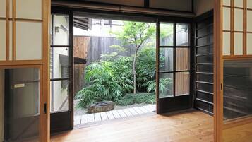 Japanese Style Townhouse - Higashi-no-tai (Beds + Futons) | Down comforters, desk, free WiFi, bed sheets