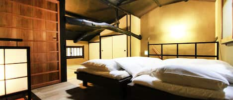 Japanese Style Townhouse - Nishi-no-tai (Beds + Futons) | Desk, free WiFi, bed sheets